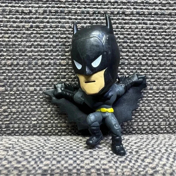DC Batman without Stand and Base 2" Tall Super Hero PVC Figure Blip Toys - Picture 1 of 3